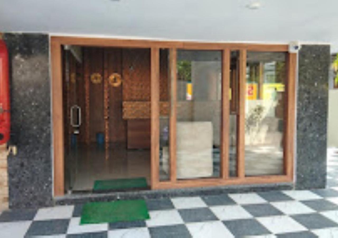 Hotel Blue Paradise Chandrapur Exteriér fotografie